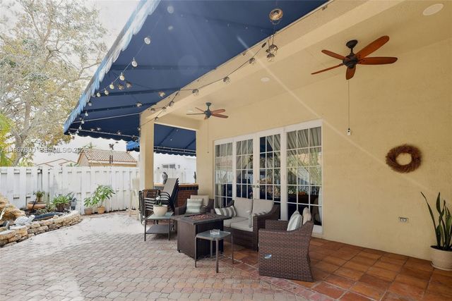 1561 SW 187th Ave, Pembroke Pines, FL 33029