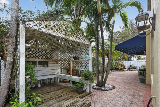 1561 SW 187th Ave, Pembroke Pines, FL 33029