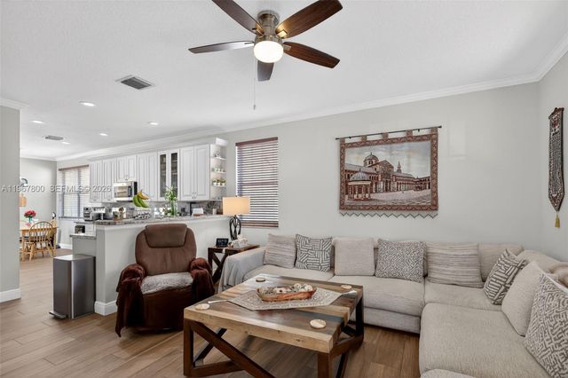 1561 SW 187th Ave, Pembroke Pines, FL 33029