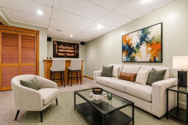 14 Oriole Circle, Shrewsbury, MA 01545