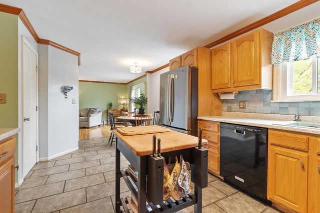 14 Oriole Circle, Shrewsbury, MA 01545