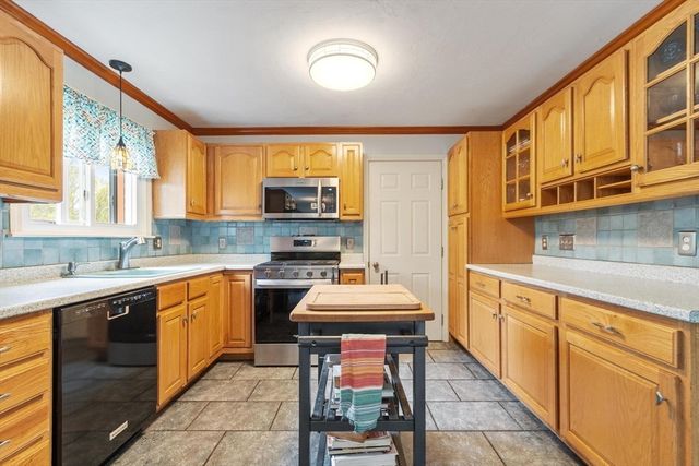 14 Oriole Circle, Shrewsbury, MA 01545