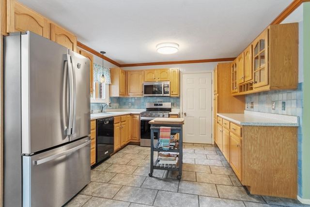 14 Oriole Circle, Shrewsbury, MA 01545
