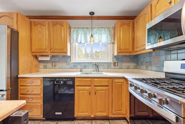 14 Oriole Circle, Shrewsbury, MA 01545