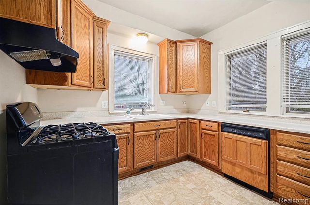 23043 Francis Street, Saint Clair Shores, MI 48082