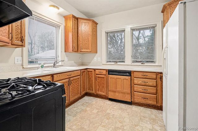 23043 Francis Street, Saint Clair Shores, MI 48082