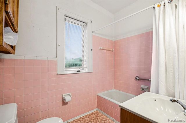 23043 Francis Street, Saint Clair Shores, MI 48082