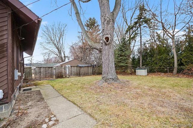 23043 Francis Street, Saint Clair Shores, MI 48082