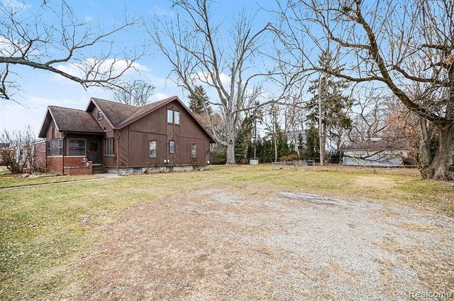 23043 Francis Street, Saint Clair Shores, MI 48082