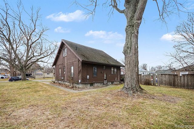 23043 Francis Street, Saint Clair Shores, MI 48082