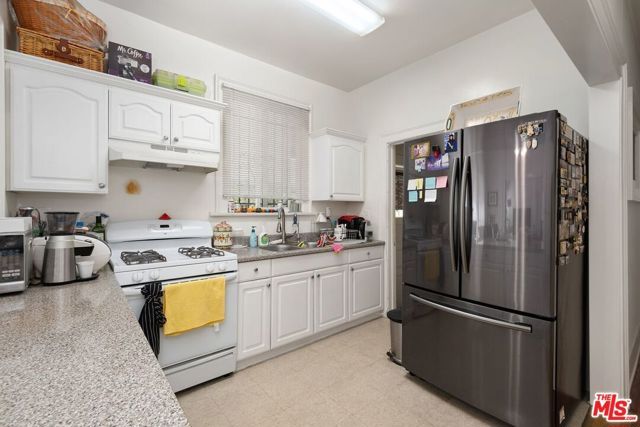 1415 S St Andrews Place, Los Angeles, CA 90019