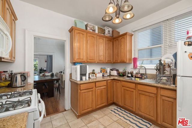 1415 S St Andrews Place, Los Angeles, CA 90019