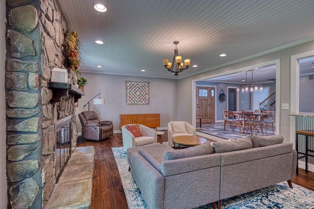 179 E Lake Inwood Drive, Princeton, IN 47670