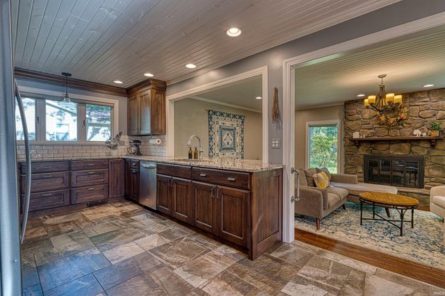 179 E Lake Inwood Drive, Princeton, IN 47670