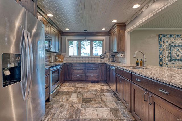179 E Lake Inwood Drive, Princeton, IN 47670