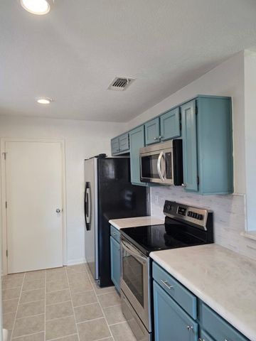 6412 Canyon Circle, Fort Worth, TX 76133