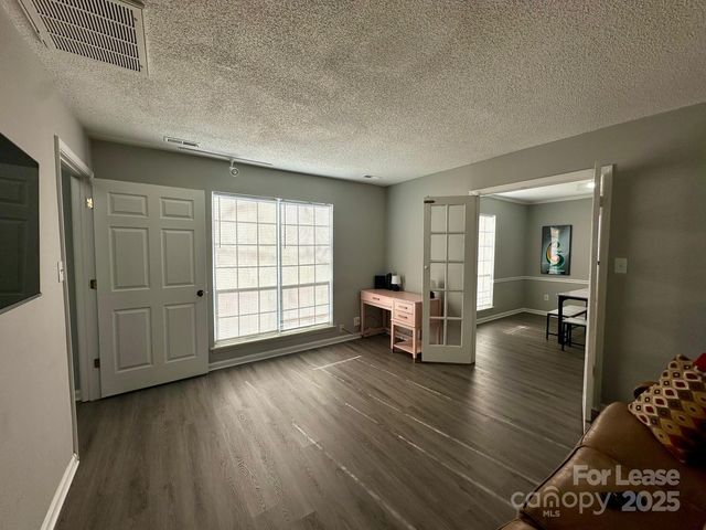 9501 Pondside Lane, Charlotte, NC 28213