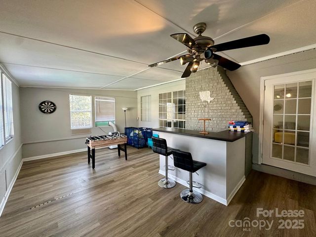 9501 Pondside Lane, Charlotte, NC 28213