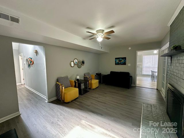 9501 Pondside Lane, Charlotte, NC 28213