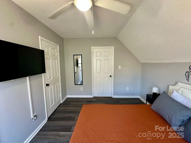 9501 Pondside Lane, Charlotte, NC 28213