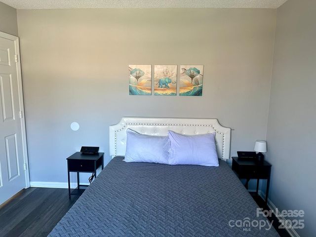 9501 Pondside Lane, Charlotte, NC 28213