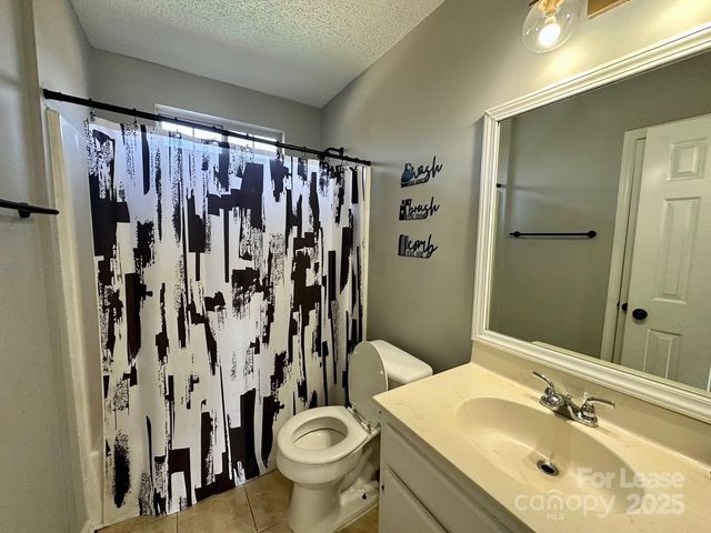 9501 Pondside Lane, Charlotte, NC 28213