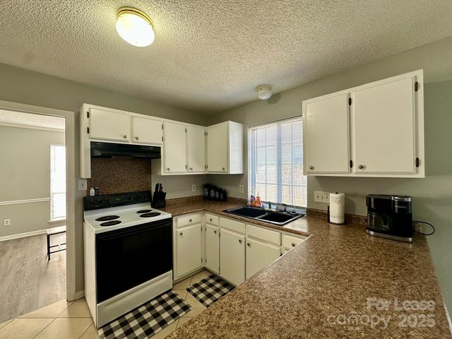 9501 Pondside Lane, Charlotte, NC 28213