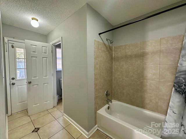 9501 Pondside Lane, Charlotte, NC 28213