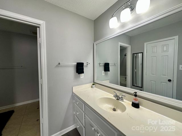 9501 Pondside Lane, Charlotte, NC 28213