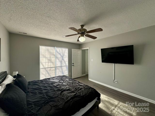 9501 Pondside Lane, Charlotte, NC 28213