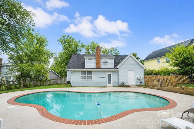 9501 Pondside Lane, Charlotte, NC 28213