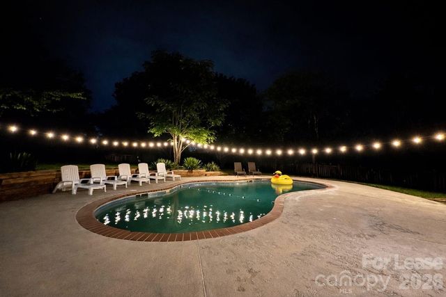 9501 Pondside Lane, Charlotte, NC 28213
