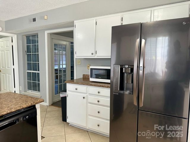 9501 Pondside Lane, Charlotte, NC 28213