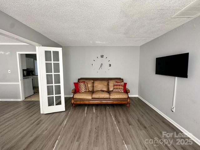 9501 Pondside Lane, Charlotte, NC 28213