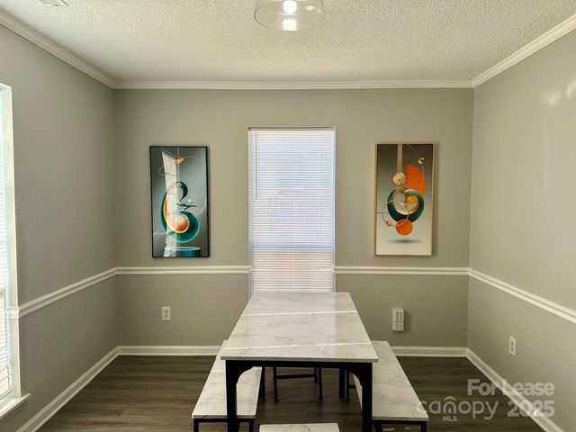 9501 Pondside Lane, Charlotte, NC 28213