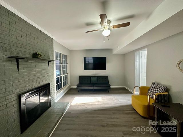 9501 Pondside Lane, Charlotte, NC 28213