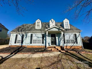 9501 Pondside Lane, Charlotte, NC 28213