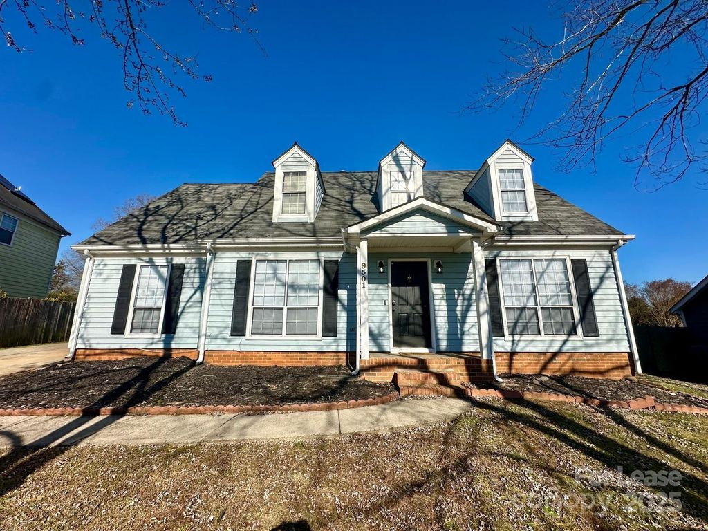 9501 Pondside Lane, Charlotte, NC 28213