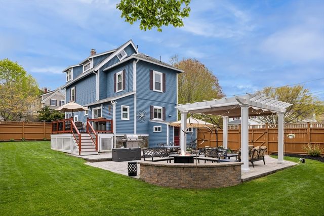 349 Washington St, Melrose, MA 02176