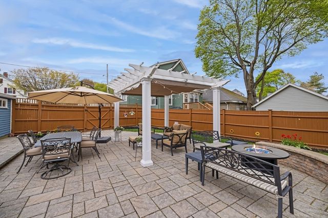 349 Washington St, Melrose, MA 02176