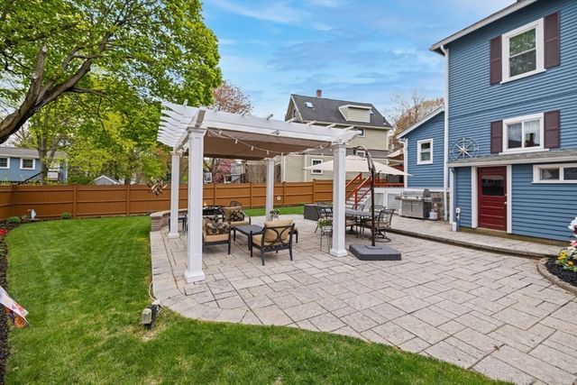 349 Washington St, Melrose, MA 02176