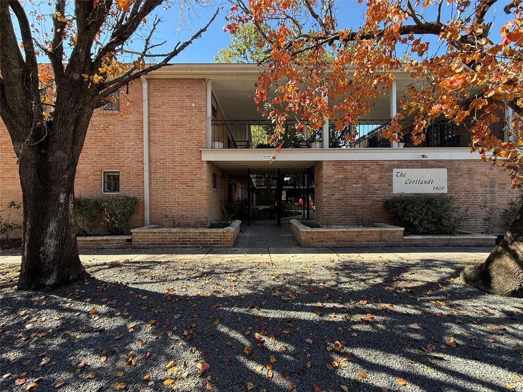 1801 Cortlandt Street 4, Houston, TX 77008