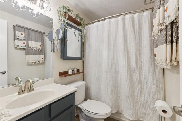 7805 N GLEN AVENUE, Tampa, FL 33614