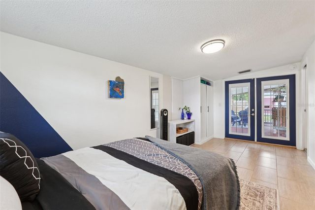 7805 N GLEN AVENUE, Tampa, FL 33614