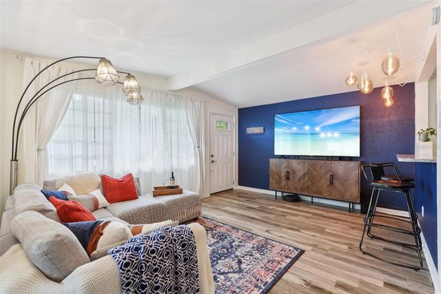 7805 N GLEN AVENUE, Tampa, FL 33614