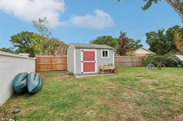 7805 N GLEN AVENUE, Tampa, FL 33614