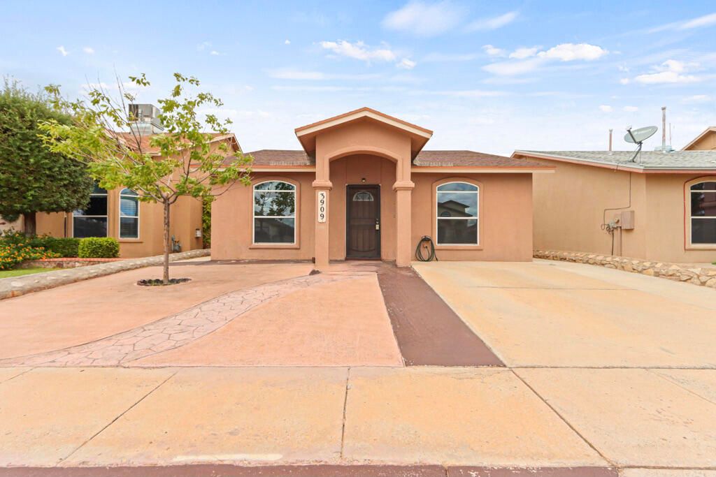 3909 Tierra Zafiro Drive, El Paso, TX 79938