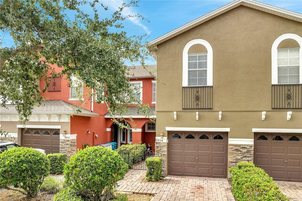 Image 2 of property listing at 9454 SILVER BUTTONWOOD STREET, Orlando, FL 32832