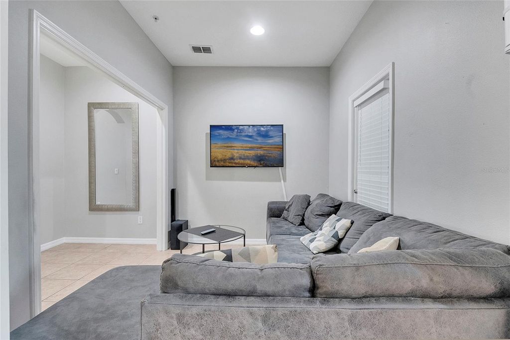 Image 15 of property listing at 9454 SILVER BUTTONWOOD STREET, Orlando, FL 32832