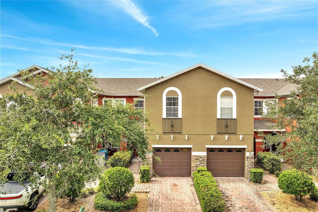 Image 3 of property listing at 9454 SILVER BUTTONWOOD STREET, Orlando, FL 32832
